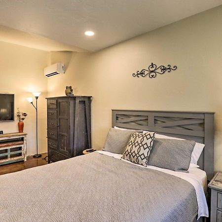 Вілла East Tucson House With Private Backyard And Fire Pit Екстер'єр фото