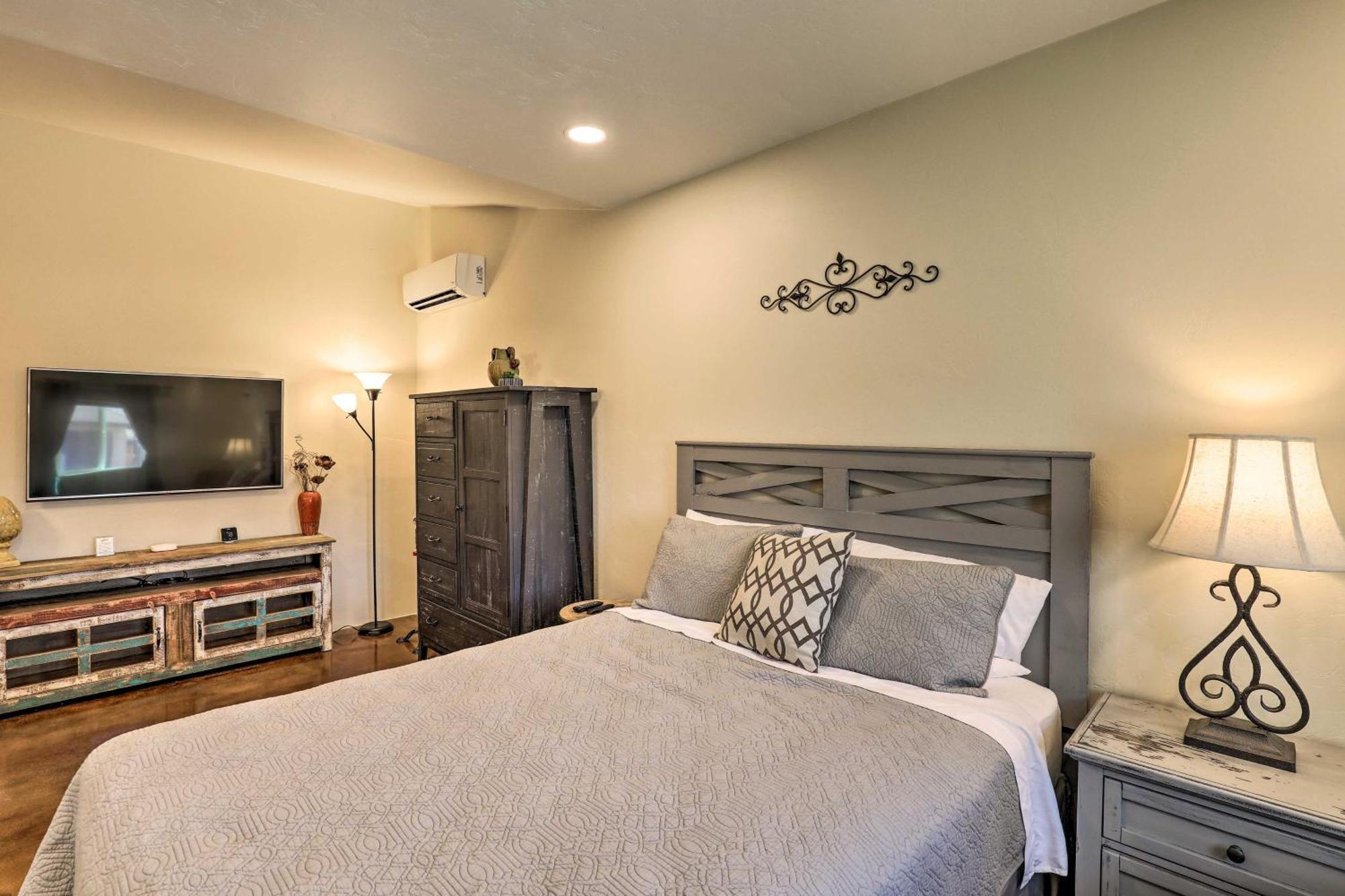 Вілла East Tucson House With Private Backyard And Fire Pit Екстер'єр фото