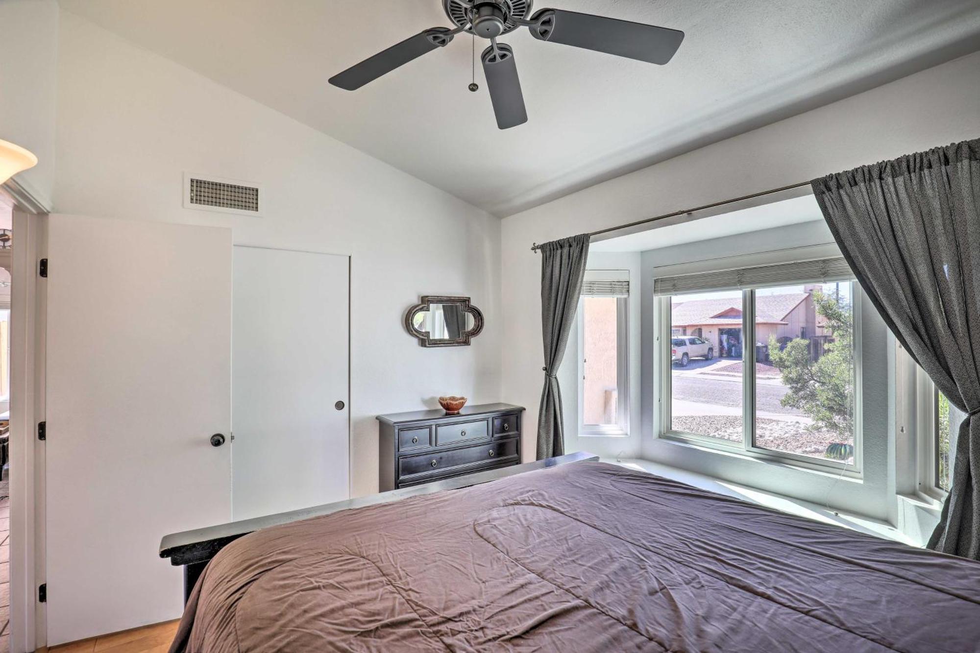 Вілла East Tucson House With Private Backyard And Fire Pit Екстер'єр фото