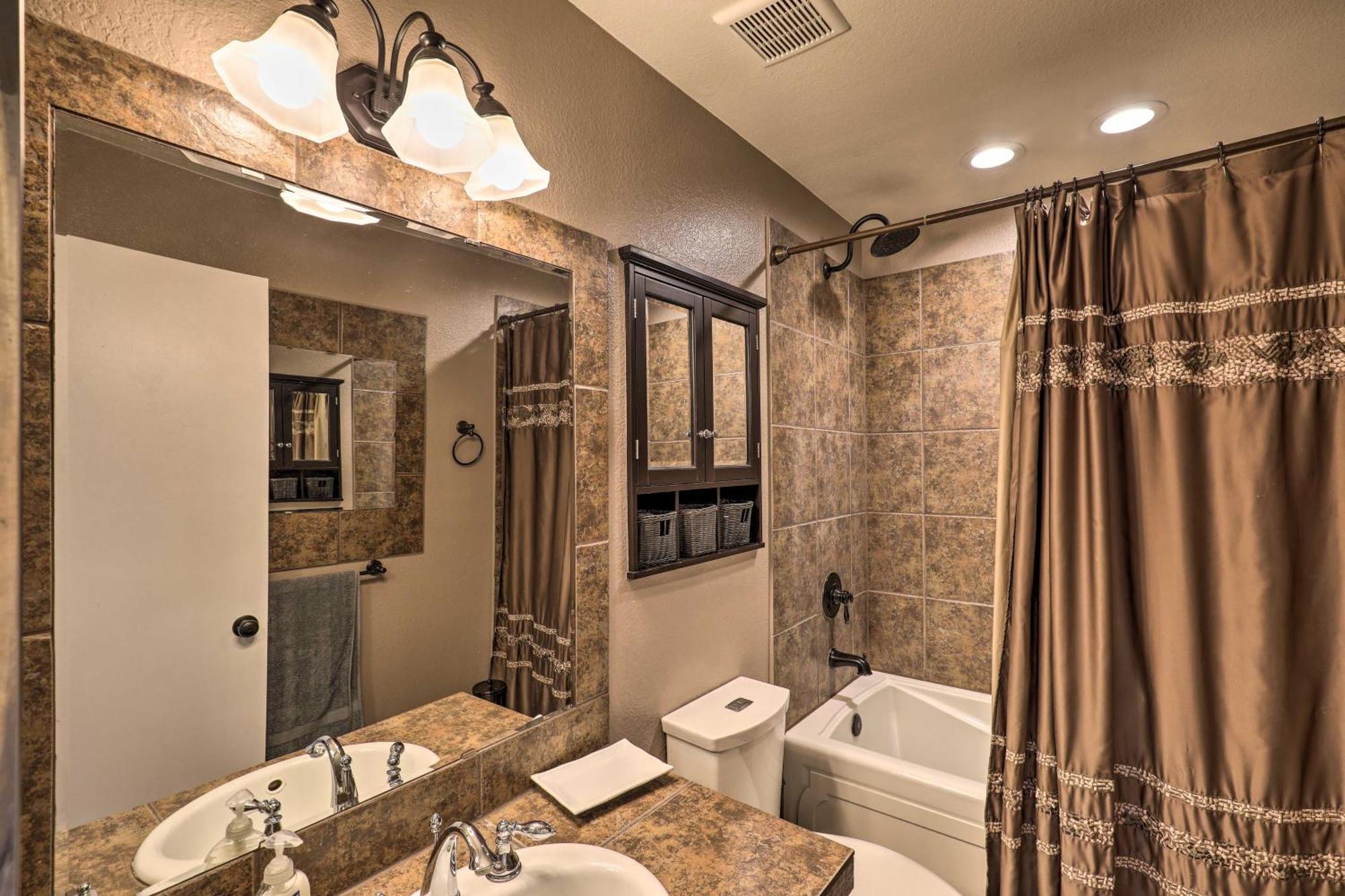 Вілла East Tucson House With Private Backyard And Fire Pit Екстер'єр фото