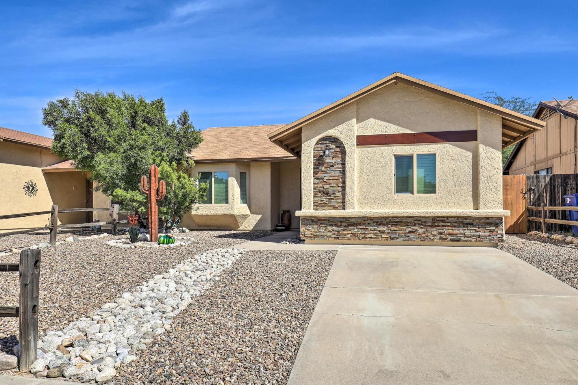 Вілла East Tucson House With Private Backyard And Fire Pit Екстер'єр фото