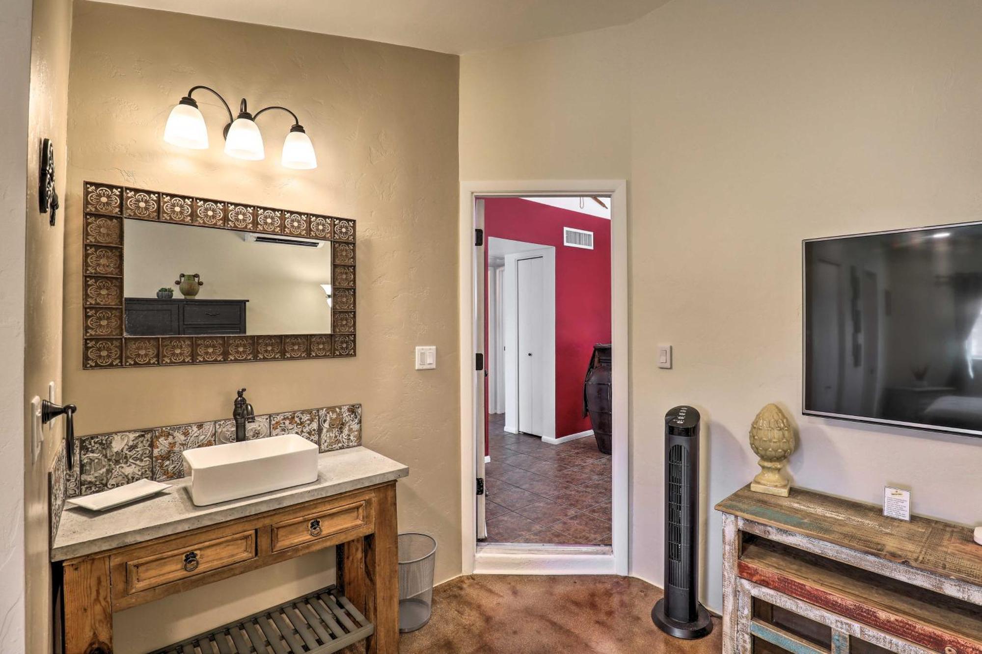Вілла East Tucson House With Private Backyard And Fire Pit Екстер'єр фото