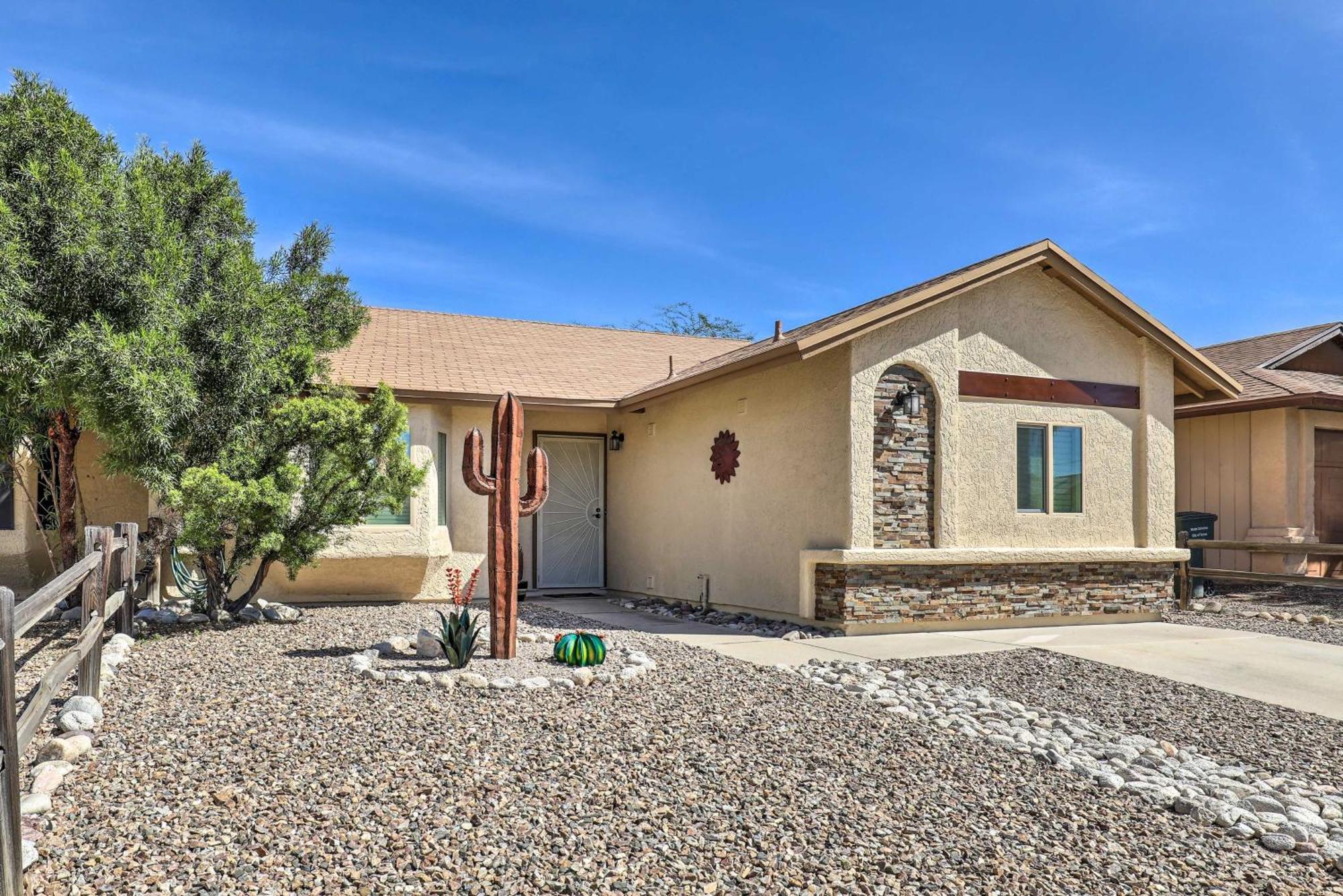 Вілла East Tucson House With Private Backyard And Fire Pit Екстер'єр фото