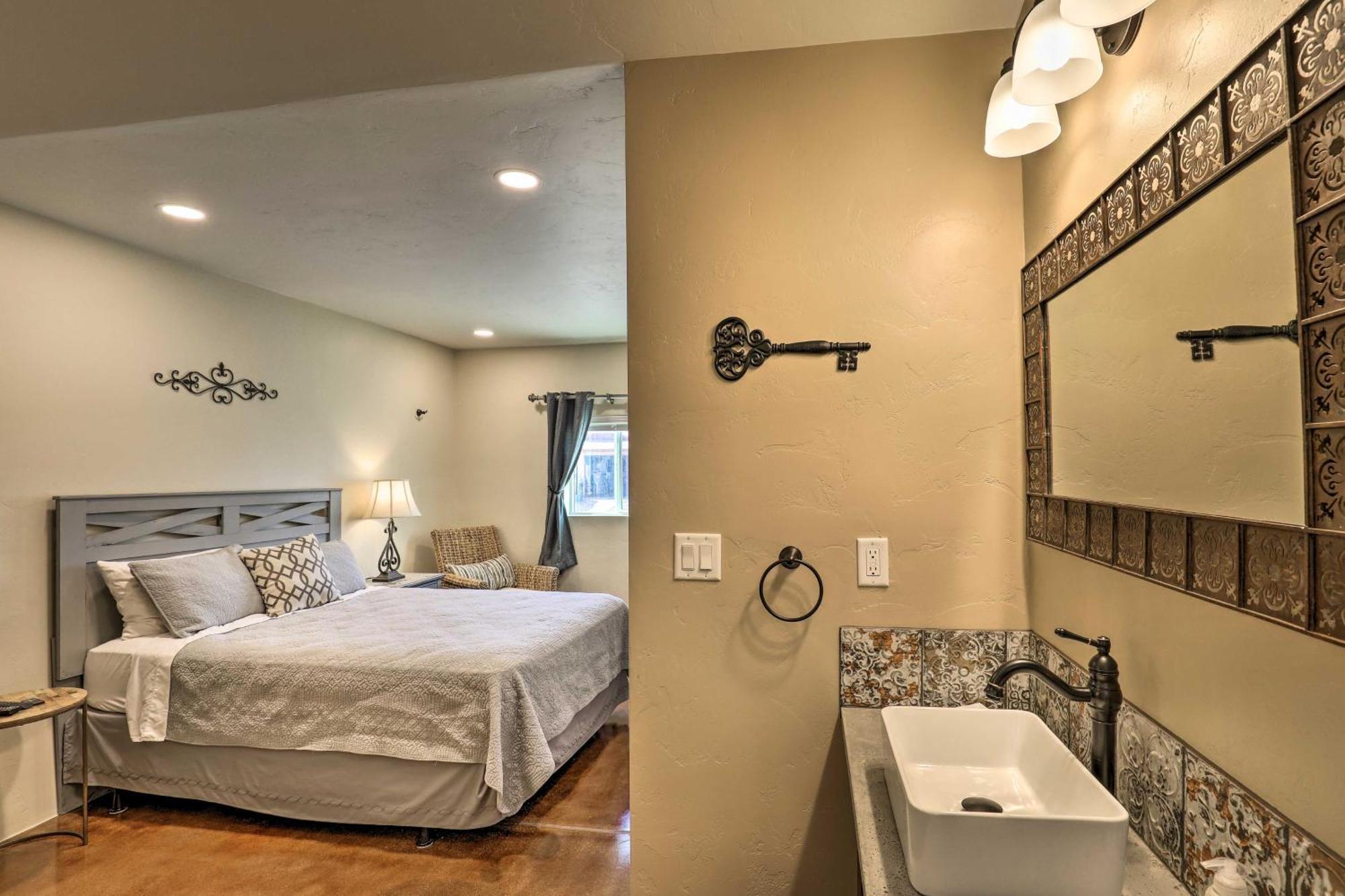 Вілла East Tucson House With Private Backyard And Fire Pit Екстер'єр фото