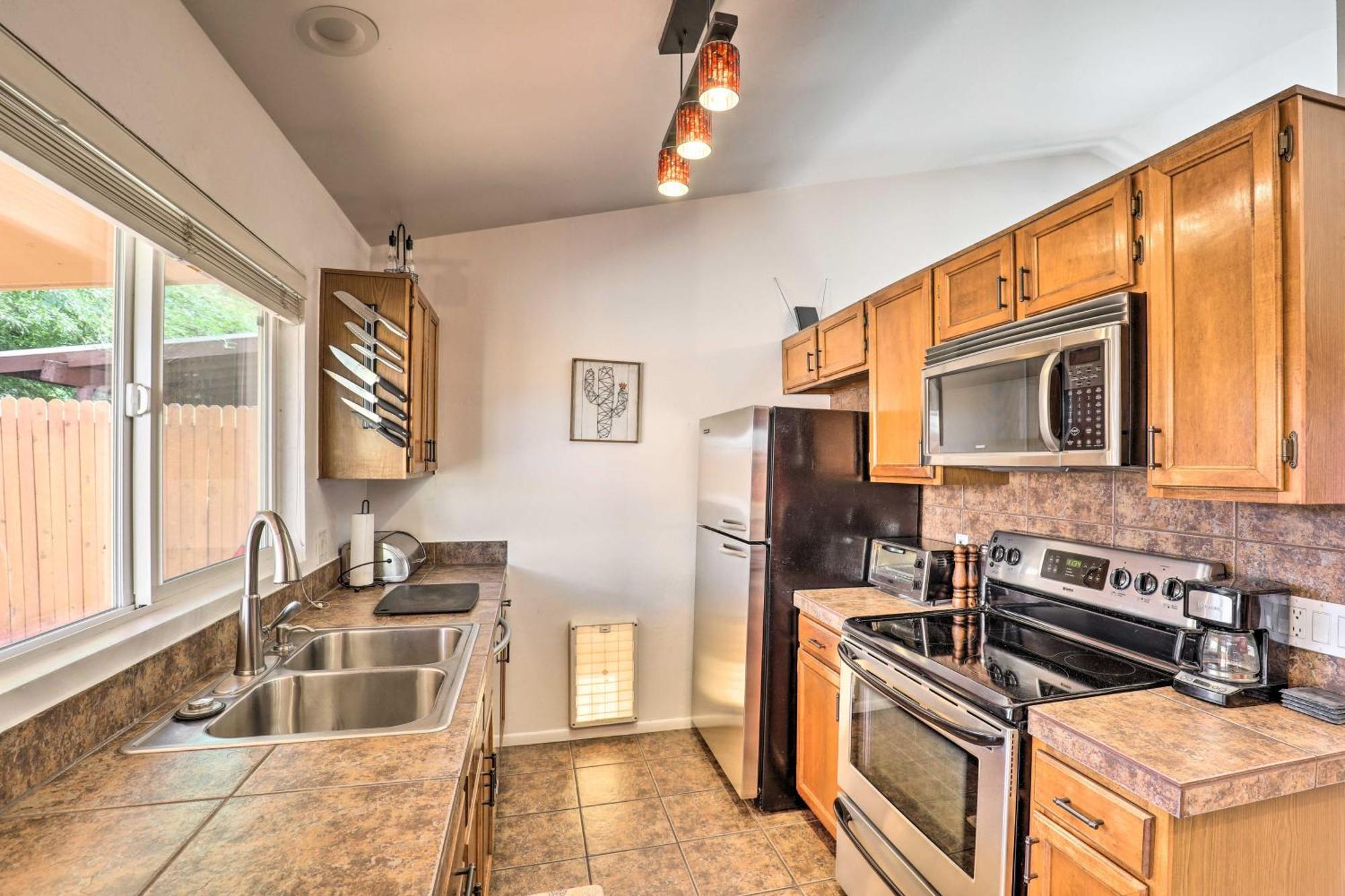 Вілла East Tucson House With Private Backyard And Fire Pit Екстер'єр фото